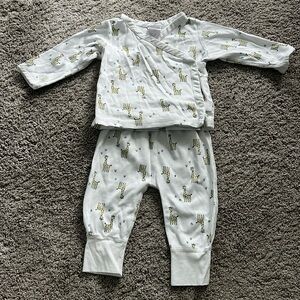 Hanna Andersson Pima cotton giraffe outfit